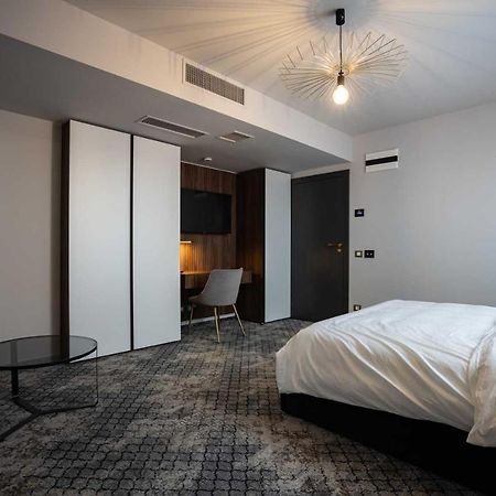 Hotel Cristal คลูจ-นาโปกา ภายนอก รูปภาพ