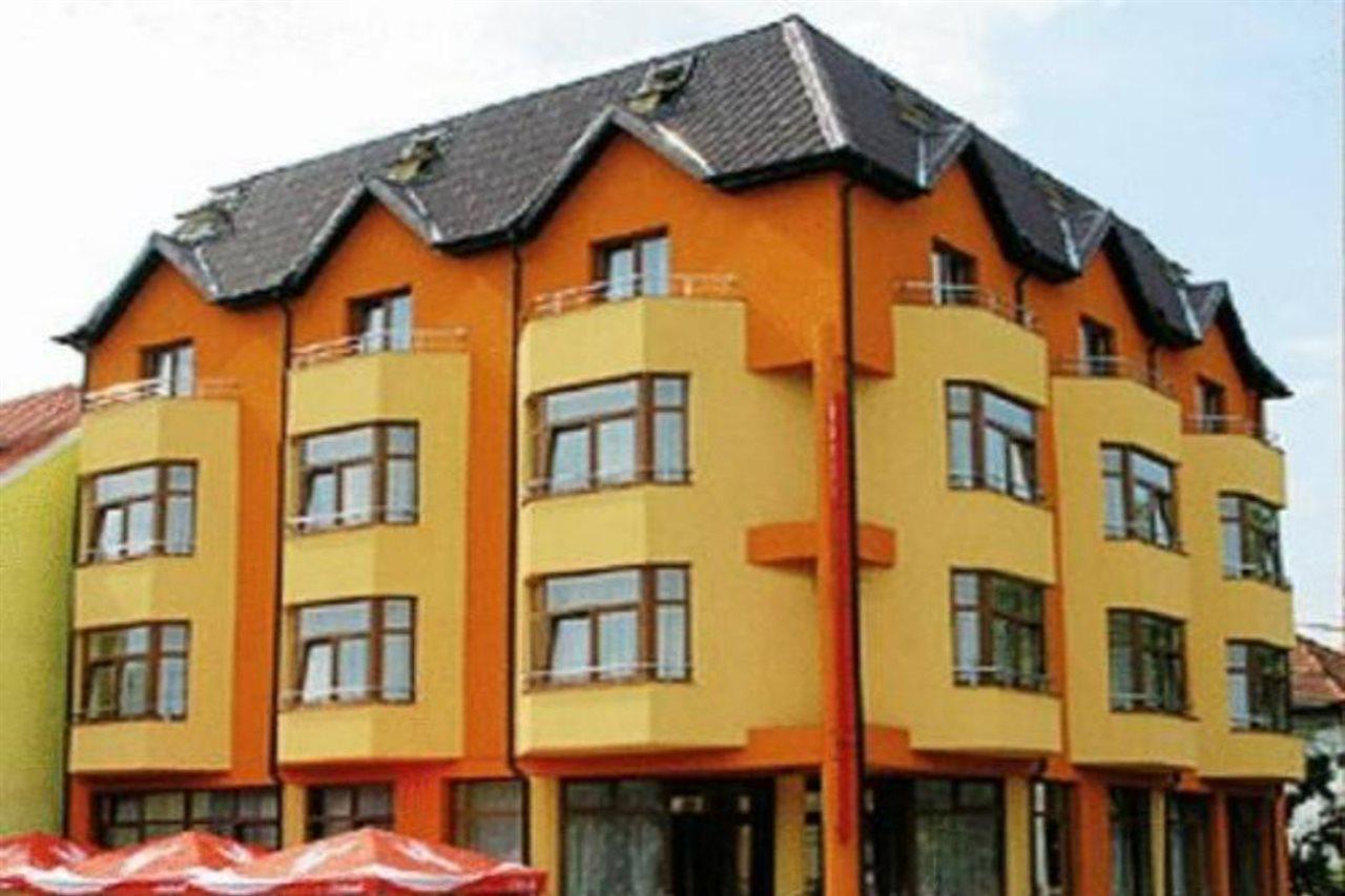 Hotel Cristal คลูจ-นาโปกา ภายนอก รูปภาพ