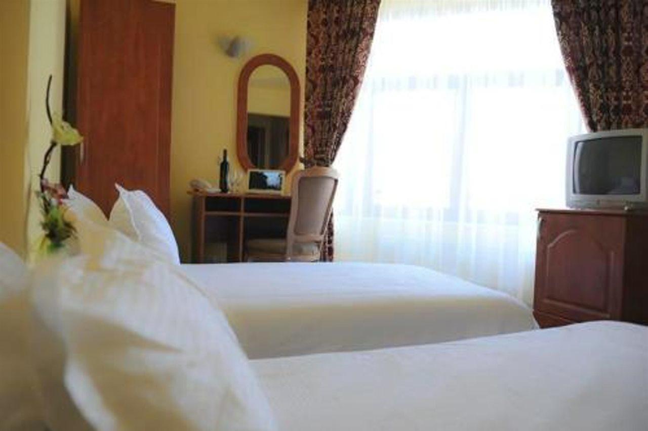 Hotel Cristal คลูจ-นาโปกา ภายนอก รูปภาพ