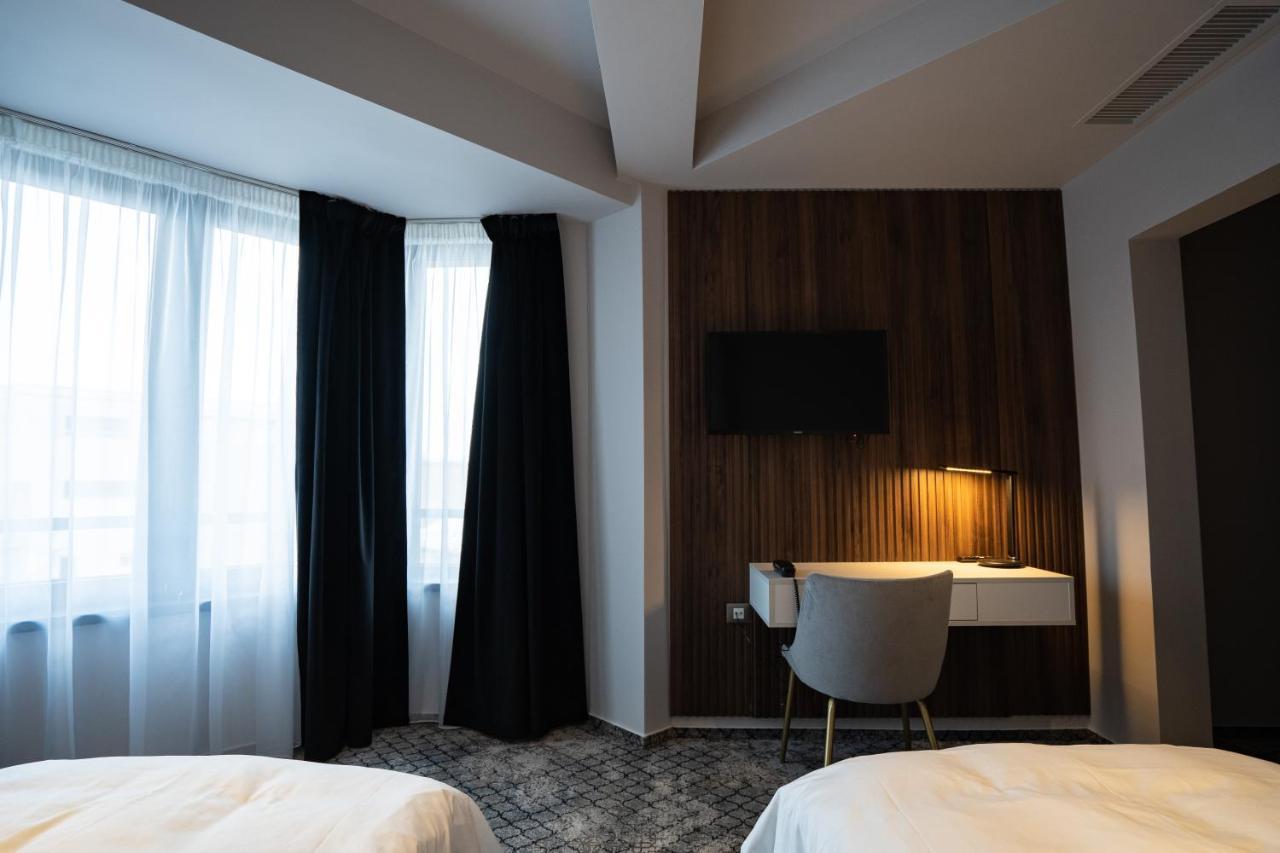Hotel Cristal คลูจ-นาโปกา ภายนอก รูปภาพ