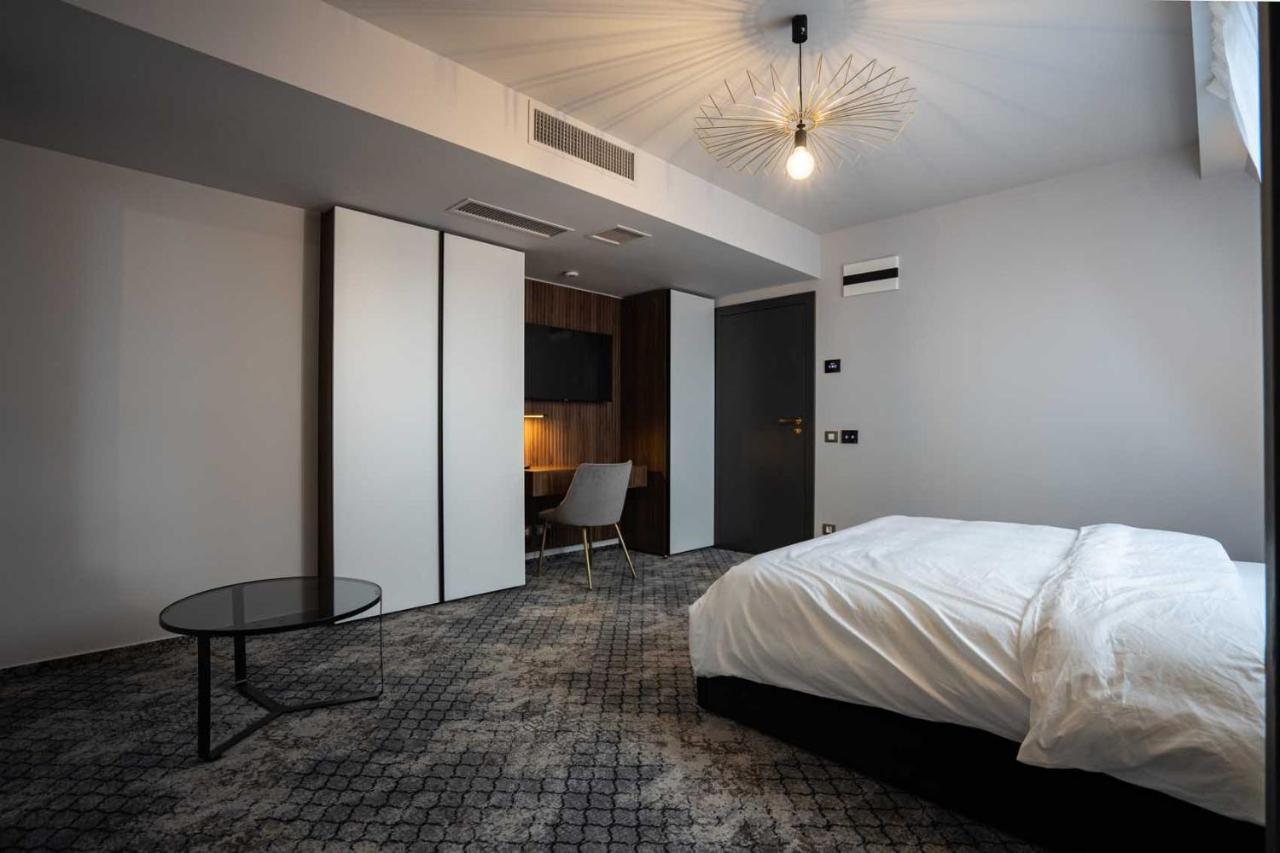 Hotel Cristal คลูจ-นาโปกา ภายนอก รูปภาพ