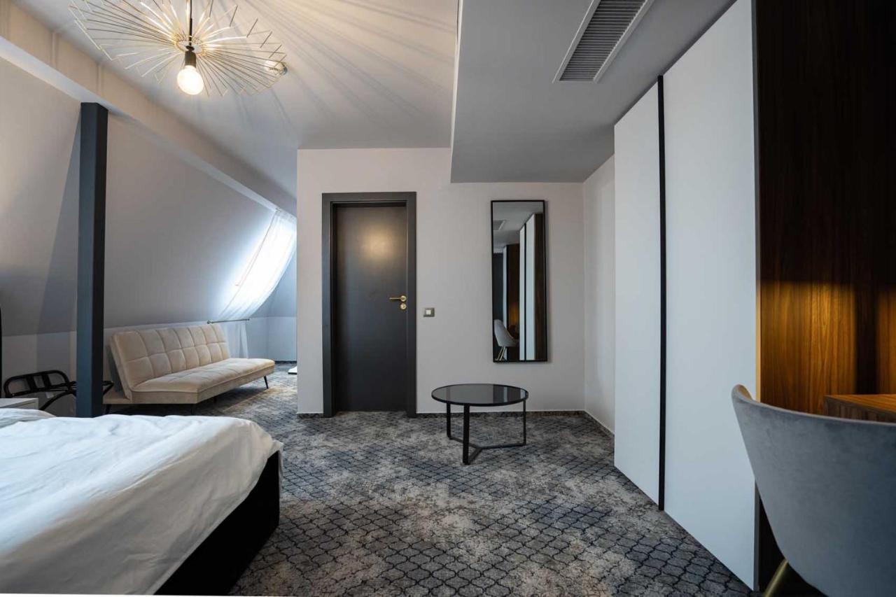 Hotel Cristal คลูจ-นาโปกา ภายนอก รูปภาพ