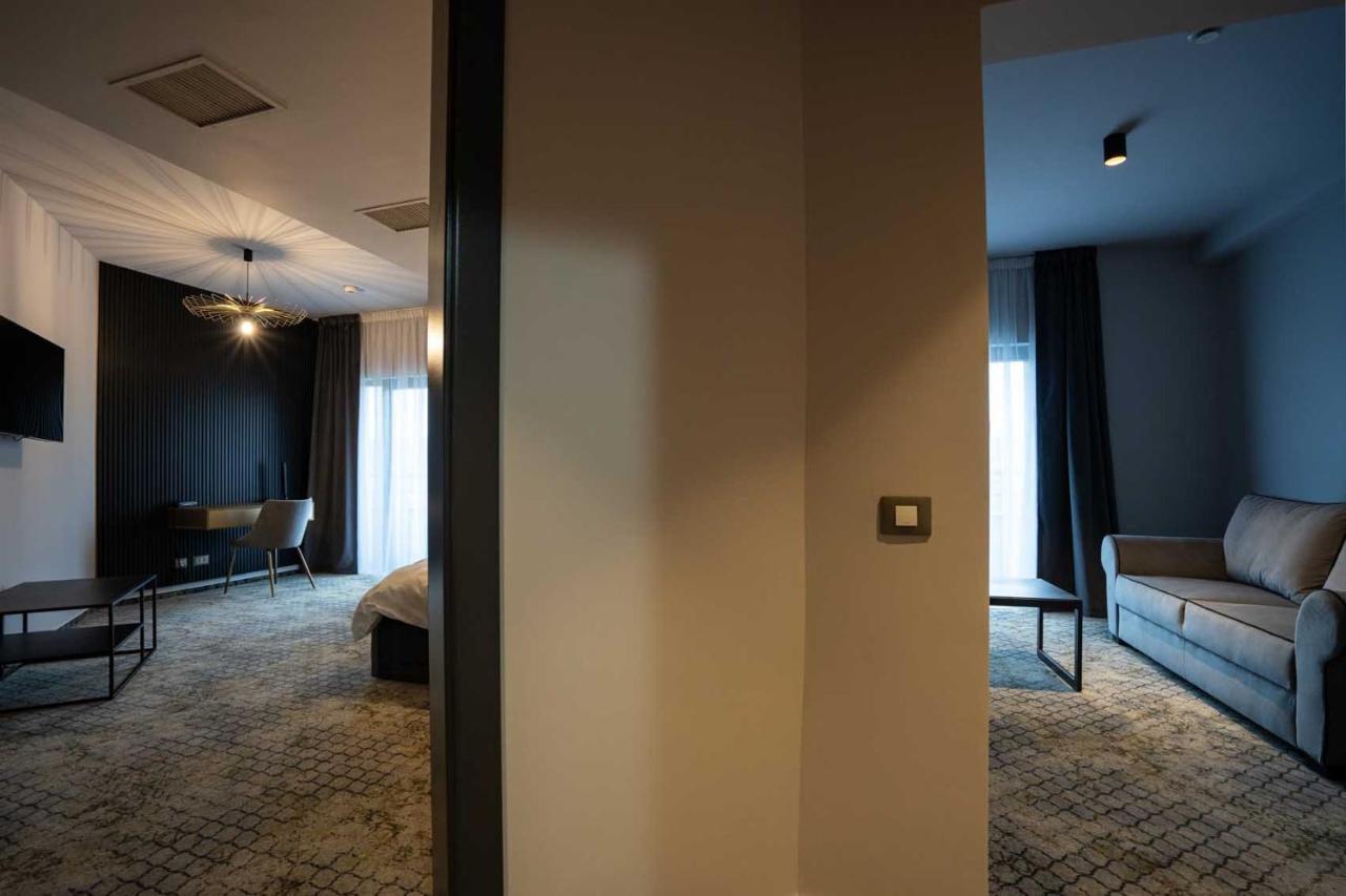 Hotel Cristal คลูจ-นาโปกา ภายนอก รูปภาพ
