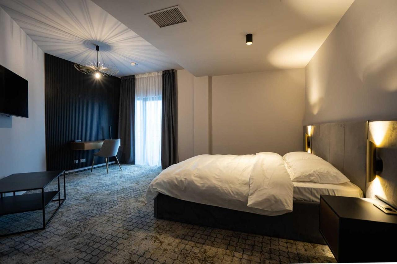 Hotel Cristal คลูจ-นาโปกา ภายนอก รูปภาพ