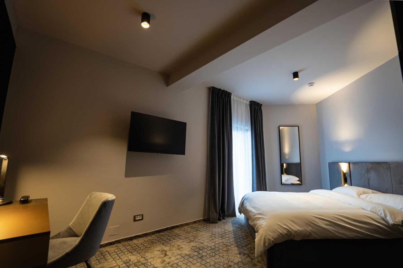 Hotel Cristal คลูจ-นาโปกา ภายนอก รูปภาพ
