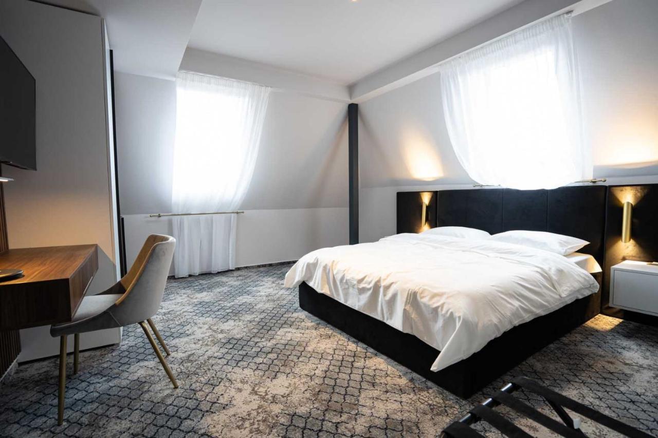 Hotel Cristal คลูจ-นาโปกา ภายนอก รูปภาพ