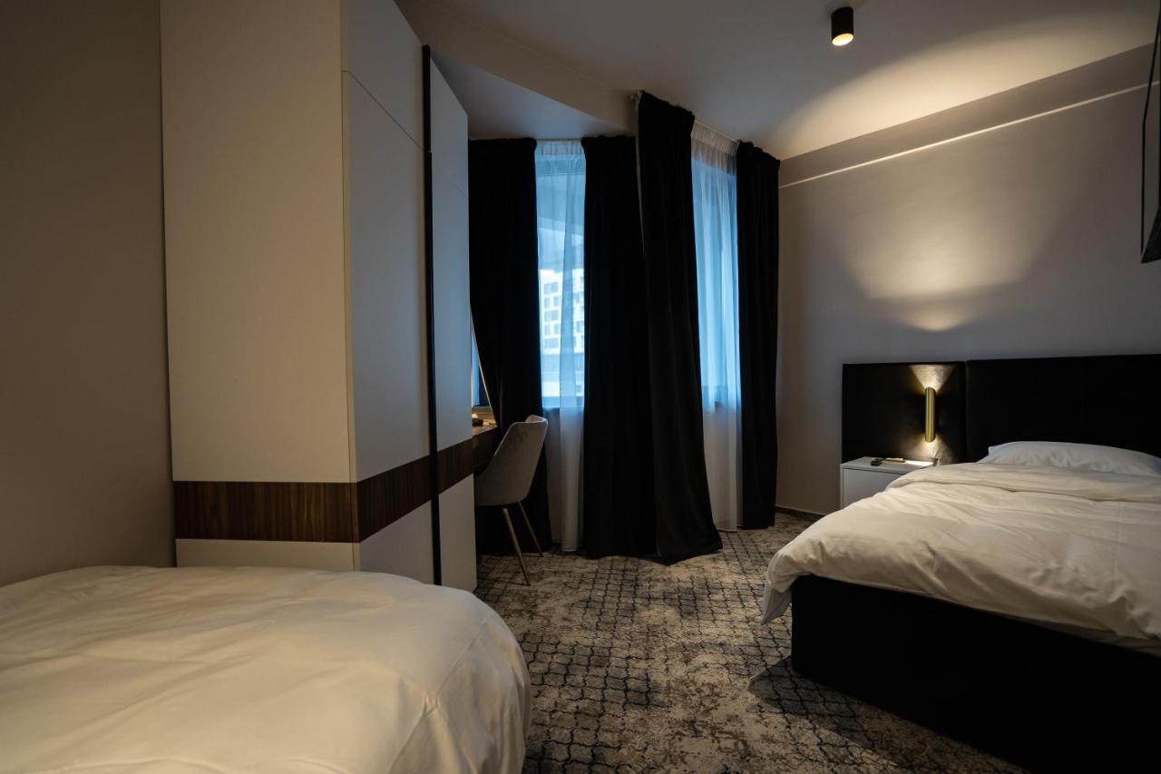 Hotel Cristal คลูจ-นาโปกา ภายนอก รูปภาพ