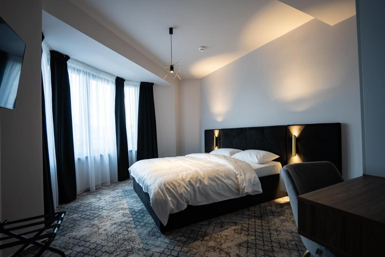 Hotel Cristal คลูจ-นาโปกา ภายนอก รูปภาพ