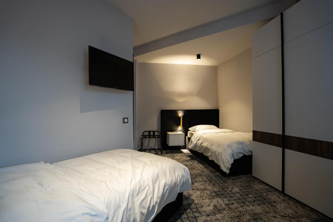 Hotel Cristal คลูจ-นาโปกา ภายนอก รูปภาพ