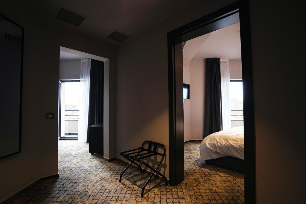 Hotel Cristal คลูจ-นาโปกา ภายนอก รูปภาพ