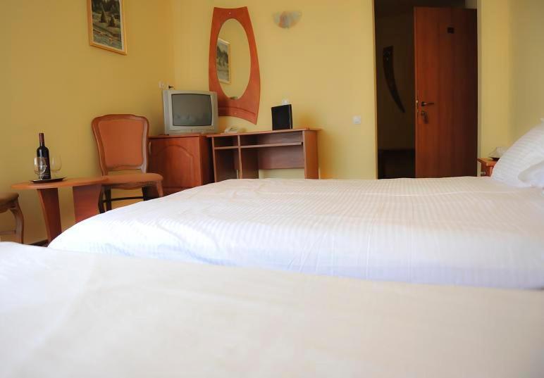 Hotel Cristal คลูจ-นาโปกา ภายนอก รูปภาพ