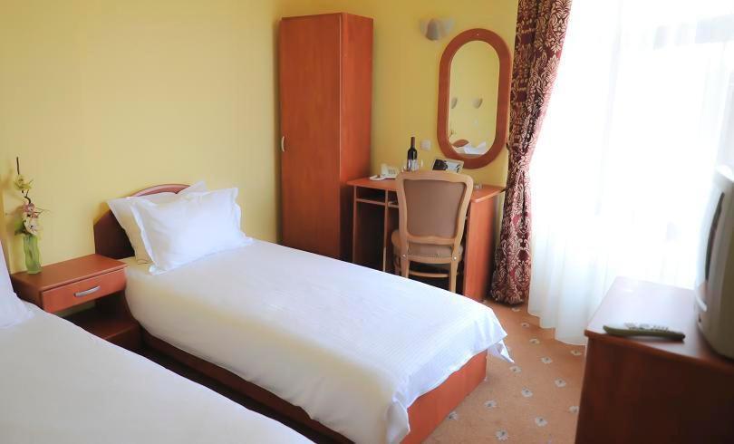 Hotel Cristal คลูจ-นาโปกา ภายนอก รูปภาพ